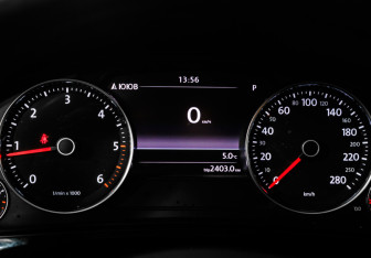 Подержанный автомобиль Volkswagen Touareg 2010 года (10 фото)