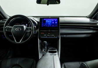 Подержанный автомобиль Toyota Avalon 2022 года (13 фото)