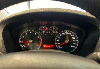 Подержанный автомобиль Ford Focus Sedan 2007 года (15 фото)