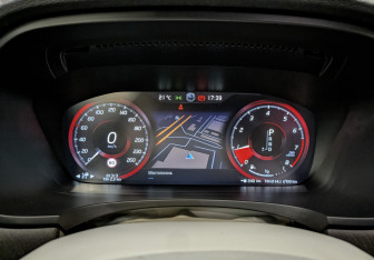 Подержанный автомобиль Volvo V90 Cross Country 2019 года (16 фото)