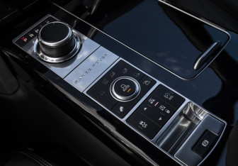 Подержанный автомобиль Land Rover Range Rover 2015 года (16 фото)