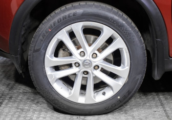 Подержанный автомобиль Nissan Juke 2011 года (18 фото)