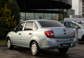 Подержанный автомобиль LADA (ВАЗ) Granta Sedan 2014 года (5 фото)