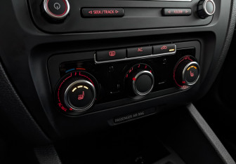 Подержанный автомобиль Volkswagen Jetta Sedan 2012 года (26 фото)