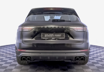 Подержанный автомобиль Porsche Cayenne 2020 года (6 фото)