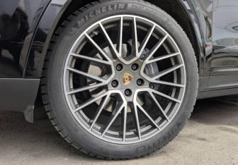 Подержанный автомобиль Porsche Cayenne 2021 года (12 фото)