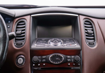 Подержанный автомобиль Infiniti EX 2011 года (14 фото)