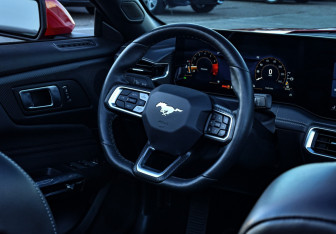 Подержанный автомобиль Ford Mustang Convertible 2024 года (22 фото)