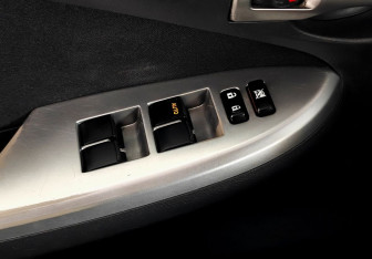 Подержанный автомобиль Toyota Corolla Sedan 2010 года (16 фото)