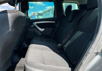Подержанный автомобиль Nissan Terrano 2015 года (10 фото)