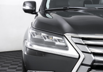 Подержанный автомобиль Lexus LX 2019 года (33 фото)