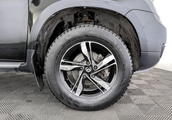 Подержанный автомобиль Renault Duster 2017 года (18 фото)