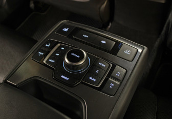 Подержанный автомобиль Genesis G80 2017 года (23 фото)