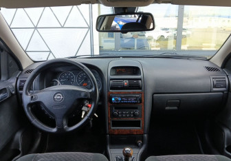 Подержанный автомобиль Opel Astra Wagon 2003 года (11 фото)