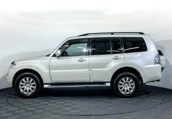 Подержанный автомобиль Mitsubishi Pajero 2013 года (8 фото)