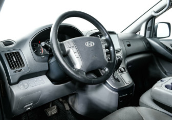 Подержанный автомобиль Hyundai Grand Starex 2016 года (8 фото)