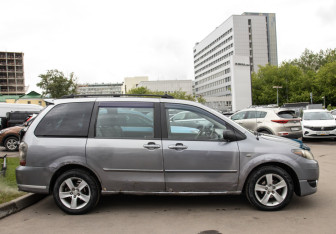 Подержанный автомобиль Mazda MPV 2004 года (3 фото)