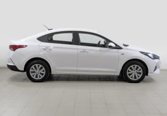 Подержанный автомобиль Hyundai Solaris Sedan 2022 года (4 фото)