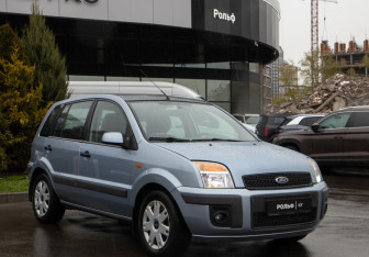 Подержанный автомобиль Ford Fusion 2008 года (2 фото)
