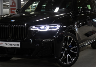 Подержанный автомобиль BMW X7 2021 года (36 фото)