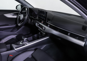 Подержанный автомобиль Audi A4 Sedan 2020 года (10 фото)