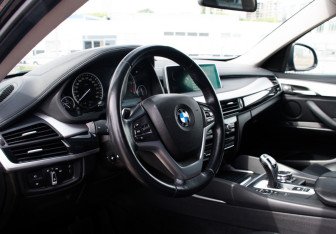Подержанный автомобиль BMW X6 2015 года (11 фото)