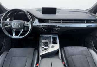 Подержанный автомобиль Audi Q7 2015 года (18 фото)