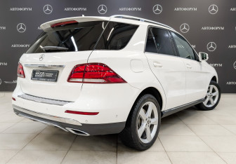 Подержанный автомобиль Mercedes-Benz GLE 2017 года (5 фото)