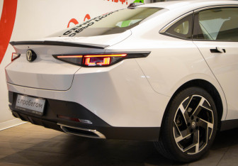 Подержанный автомобиль Changan Lamore 2023 года (31 фото)