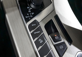 Подержанный автомобиль Geely Coolray 2022 года (26 фото)