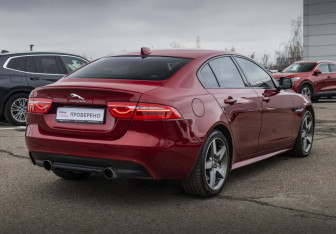 Подержанный автомобиль Jaguar XE 2018 года (5 фото)