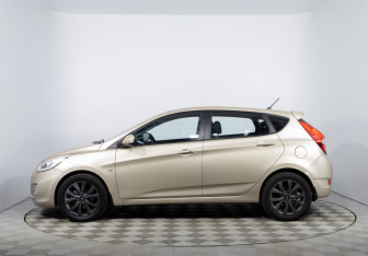 Подержанный автомобиль Hyundai Solaris Hatchback 2014 года (8 фото)