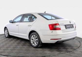 Подержанный автомобиль Skoda Octavia Liftback 2018 года (7 фото)
