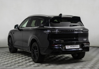 Подержанный автомобиль Voyah Free 2023 года (7 фото)