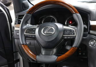 Подержанный автомобиль Lexus LX 2018 года (16 фото)