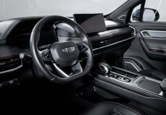 Подержанный автомобиль Geely Okavango 2023 года (15 фото)