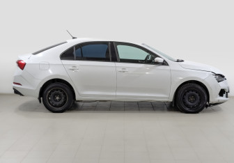 Подержанный автомобиль Skoda Rapid Liftback 2021 года (4 фото)