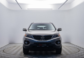 Подержанный автомобиль Kia Sorento 2011 года (2 фото)