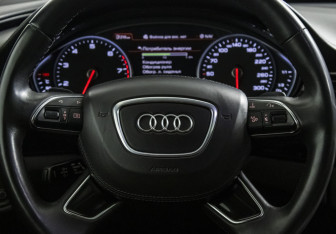 Подержанный автомобиль Audi A8 2014 года (13 фото)
