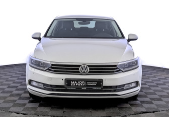Подержанный автомобиль Volkswagen Passat Sedan 2018 года (2 фото)