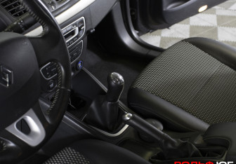 Подержанный автомобиль Renault Fluence 2012 года (17 фото)