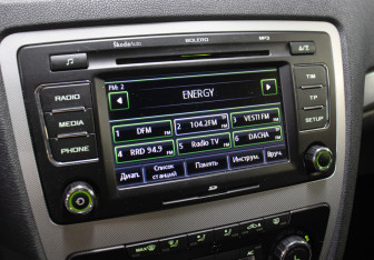 Подержанный автомобиль Skoda Octavia Liftback 2012 года (18 фото)