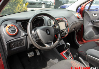 Подержанный автомобиль Renault Kaptur 2018 года (14 фото)