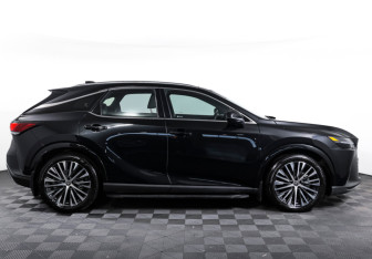 Подержанный автомобиль Lexus RX 2025 года (4 фото)