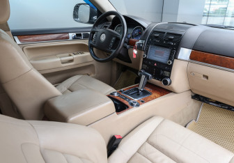 Подержанный автомобиль Volkswagen Touareg 2008 года (8 фото)