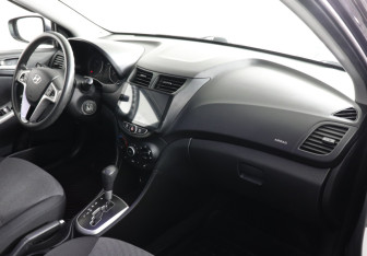 Подержанный автомобиль Hyundai Solaris Hatchback 2013 года (6 фото)