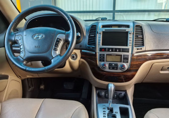 Подержанный автомобиль Hyundai Santa Fe 2011 года (17 фото)