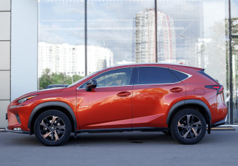 Подержанный автомобиль Lexus NX 2021 года (5 фото)
