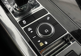 Подержанный автомобиль Land Rover Range Rover Sport 2018 года (15 фото)