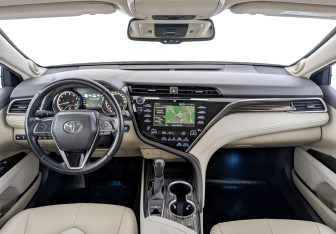 Подержанный автомобиль Toyota Camry Sedan 2021 года (14 фото)